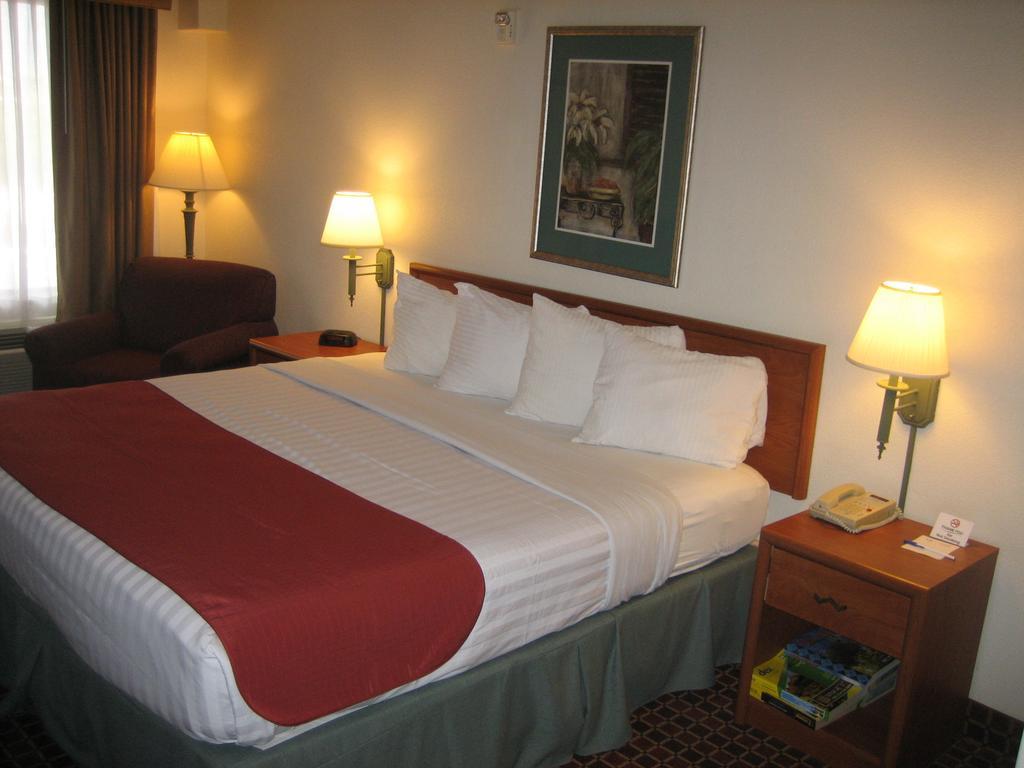 Catalina Inn Room photo